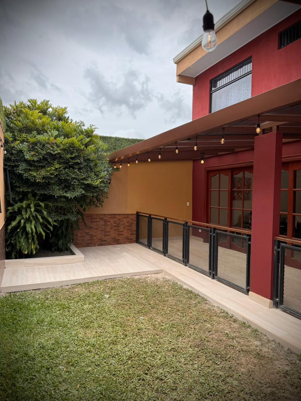 Construcción de terraza moderna en Costa Rica